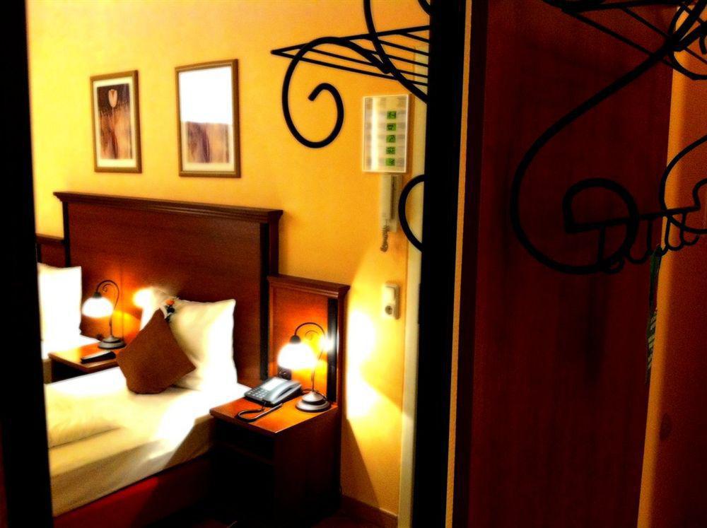 City Hotel West Frankfurt am Main Room photo