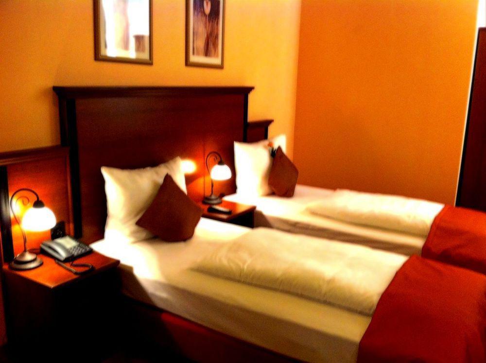 City Hotel West Frankfurt am Main Room photo